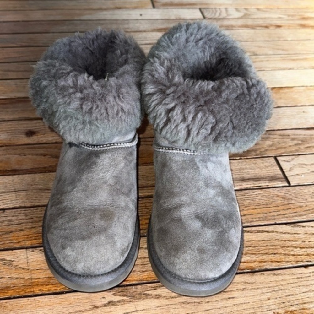 Uggs Bailey Button II boot grey size 6